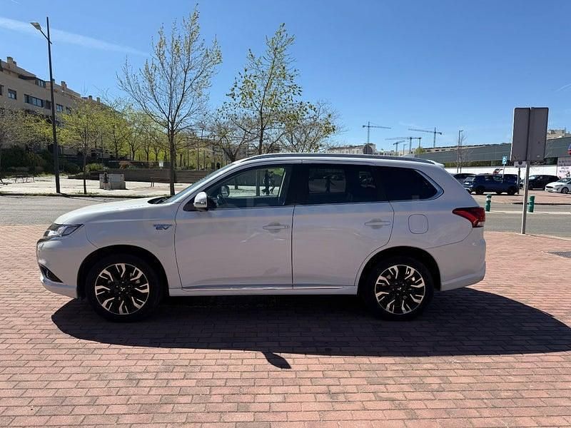 Usado Mitsubishi Outlander P-HEV 203 CV (149 kW) 2016 Blanco SUV