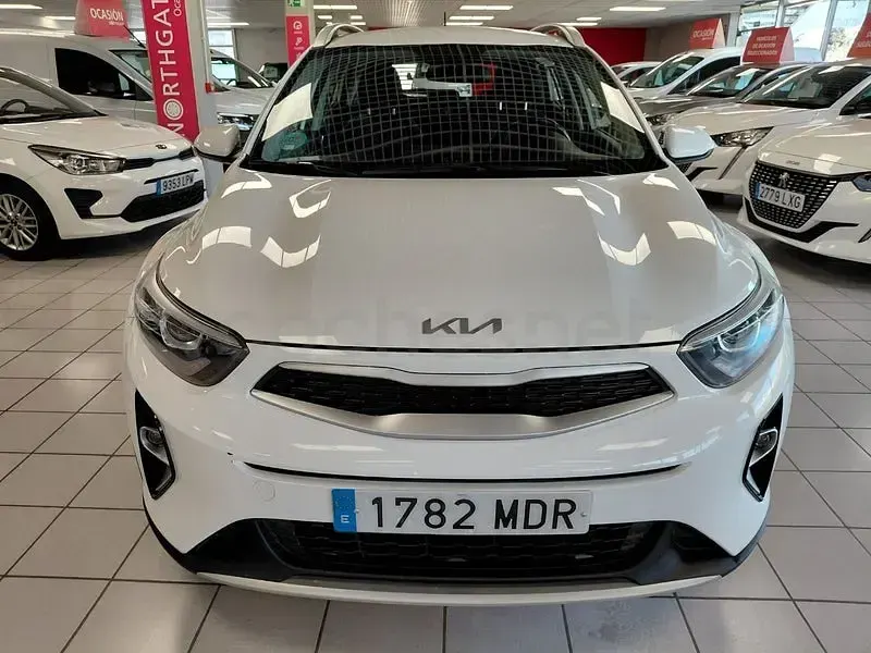 Usado Kia Stonic 84 CV (61 kW) 2023 Blanco SUV