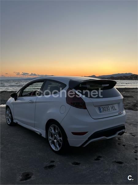 Blanco Usado 2011 Ford Fiesta Sport Utilitario | 5000 € (Buen precio) - Imagen 1/4