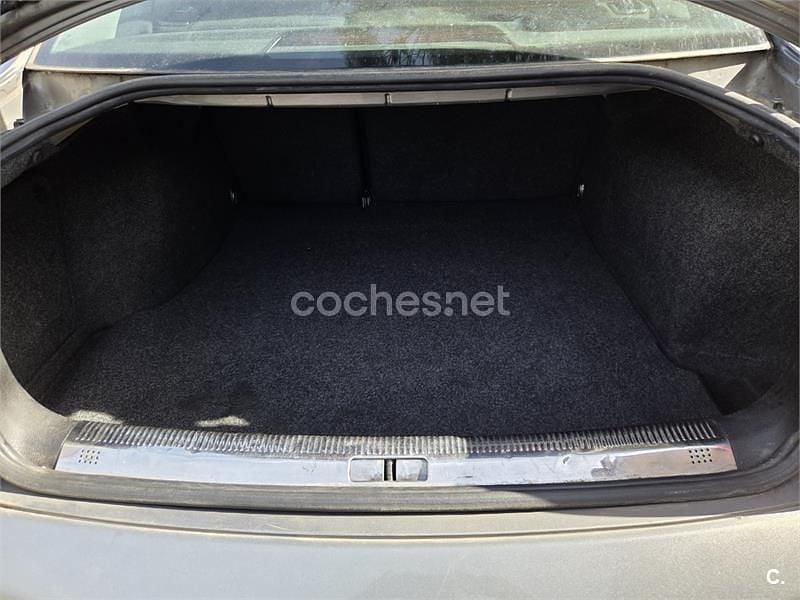Usado VW Passat Edition 130 CV (95 kW) 2003 Gris / plata Berlina