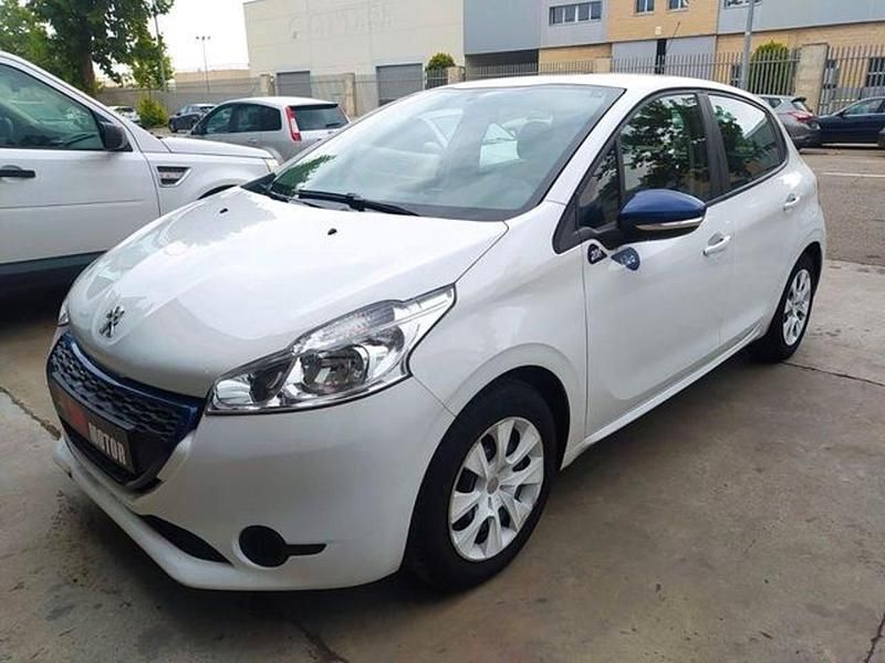 Usado Peugeot 208 68 CV (50 kW) 2014 Blanco Utilitario