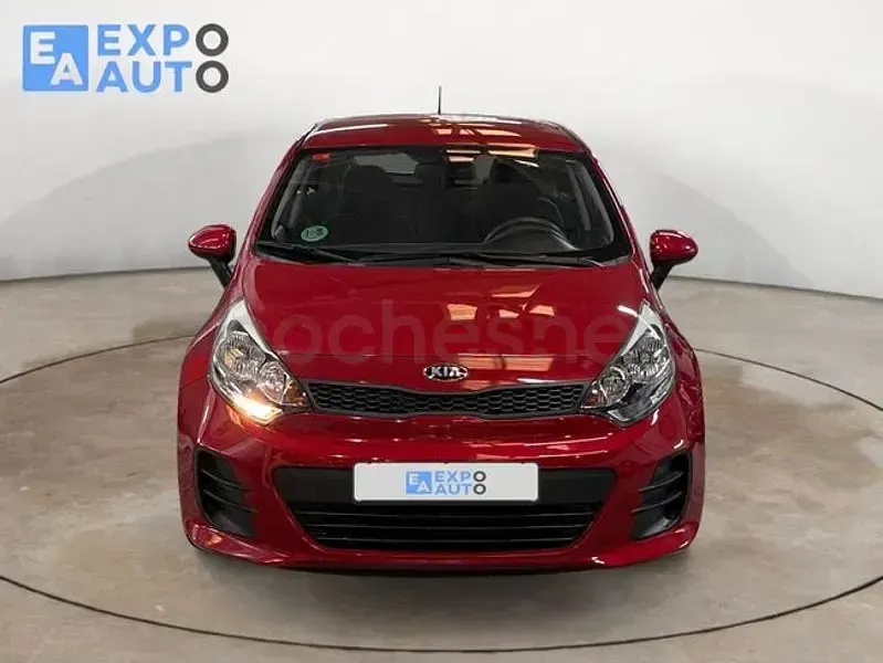 Usado Kia Rio 84 CV (61 kW) 2016 Rojo Utilitario