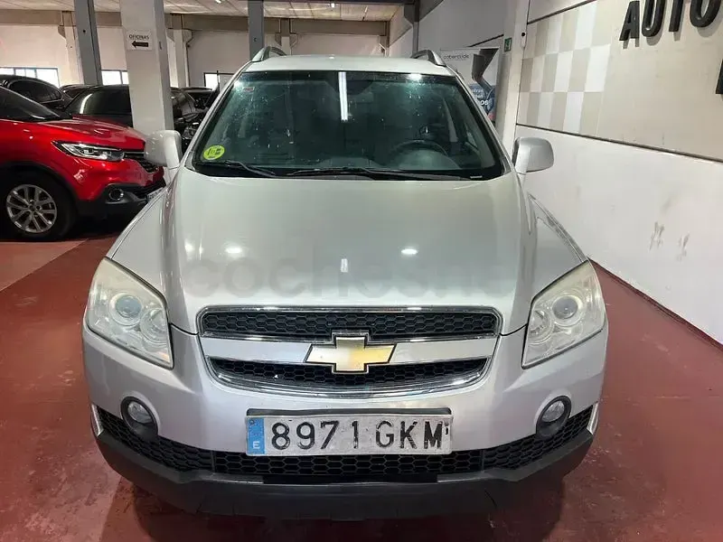 Usado Chevrolet Captiva LT 150 CV (110 kW) 2009 Gris / plata SUV