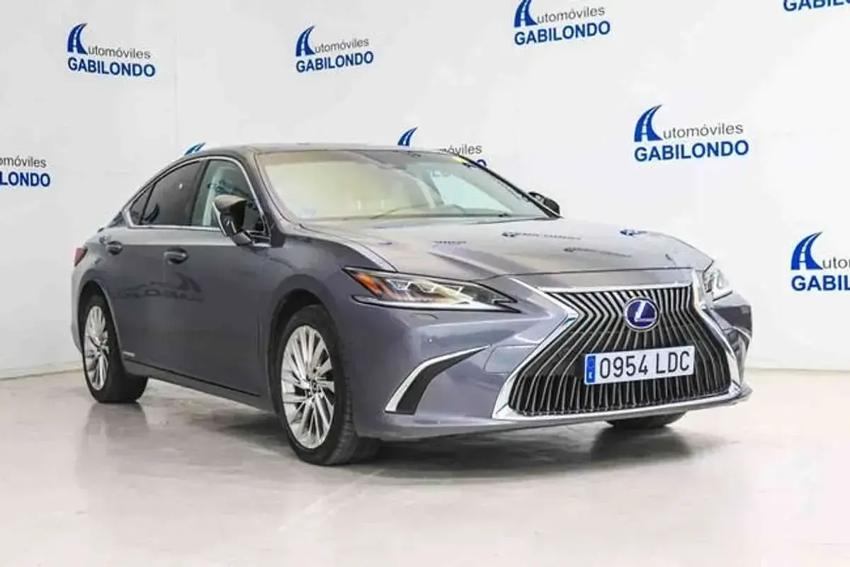 Usado Lexus ES300 Executive Line 218 CV (160 kW) 2019 Gris Berlina