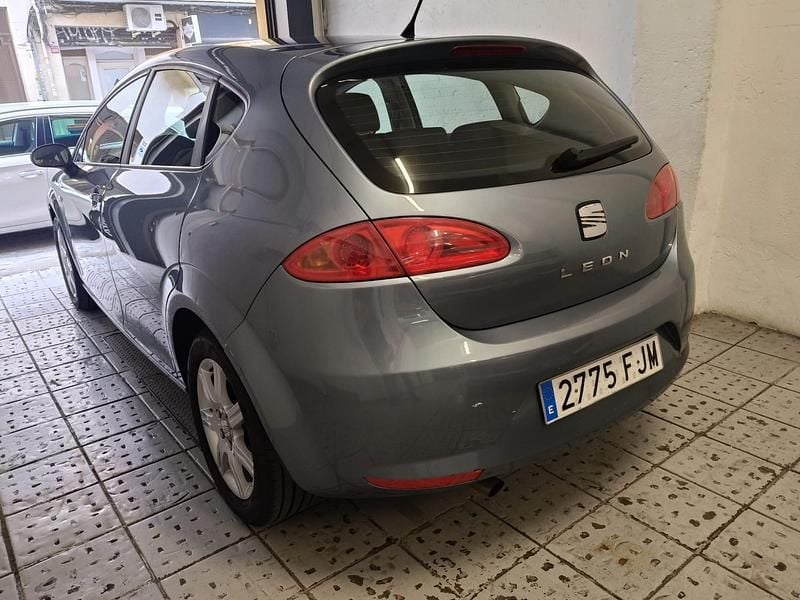 Käytetty Seat Leon Reference 102 HP (75 kW) 2006 Harmaa Viistoperä