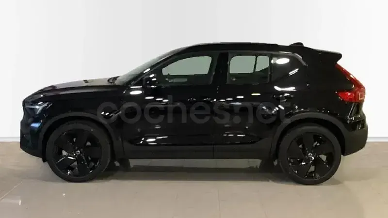 Usado Volvo XC40 Plus 163 CV (119 kW) 2025 Negro SUV