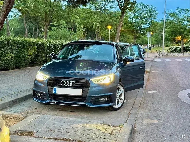Usado Audi A1 Sportback 125 CV (91 kW) 2017 Azul Utilitario