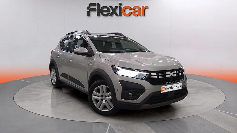 Usado Dacia Sandero Essentiel 91 CV (66 kW) 2024 Gris Utilitario