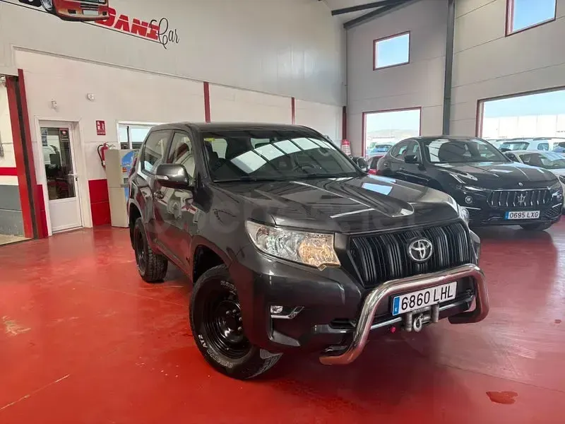 Usado Toyota Land Cruiser 204 CV (150 kW) 2020 Gris / plata SUV