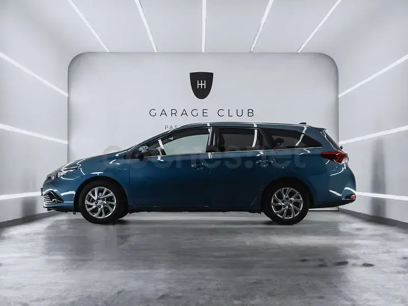 Usado Toyota Auris Hybrid Active 136 CV (100 kW) 2016 Azul Familiar