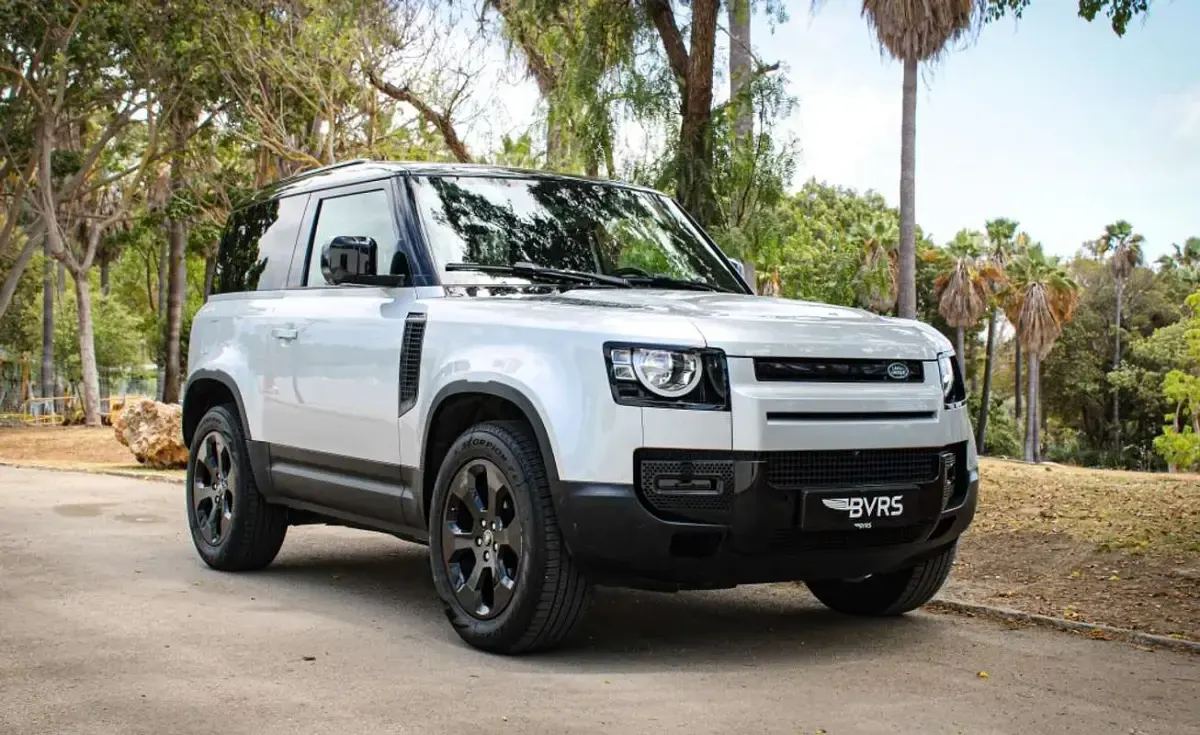 Usado Land Rover Defender SE 200 CV (147 kW) 2020 Plateado SUV