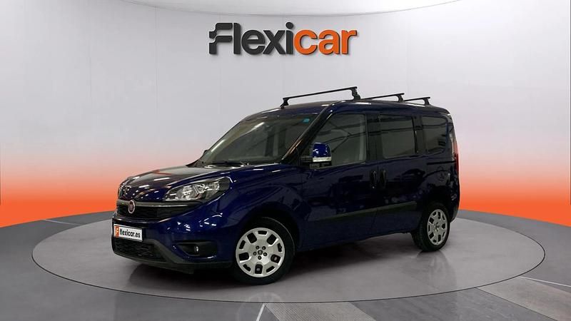Usado Fiat Doblò Easy 95 CV (69 kW) 2019 Azul Monovolumen