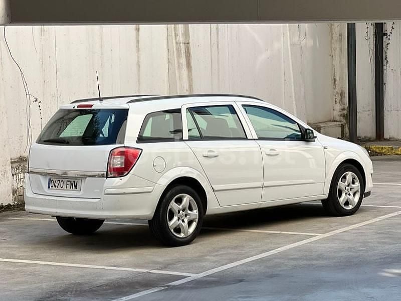 Usado Opel Astra Enjoy 100 CV (73 kW) 2007 Blanco Familiar