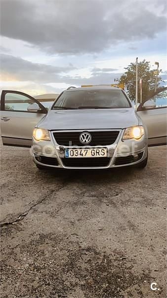 Usado VW Passat Advance 140 CV (102 kW) 2005 Gris / plata Familiar