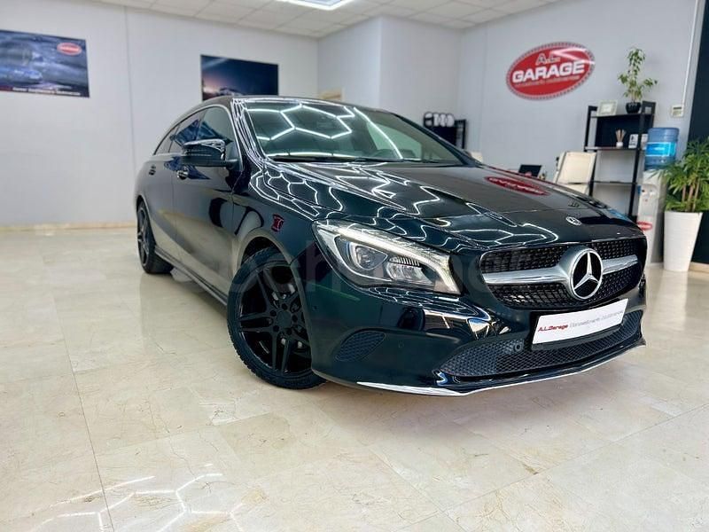 Usado Mercedes CLA220 Shooting Brake 177 CV (130 kW) 2016 Negro Familiar