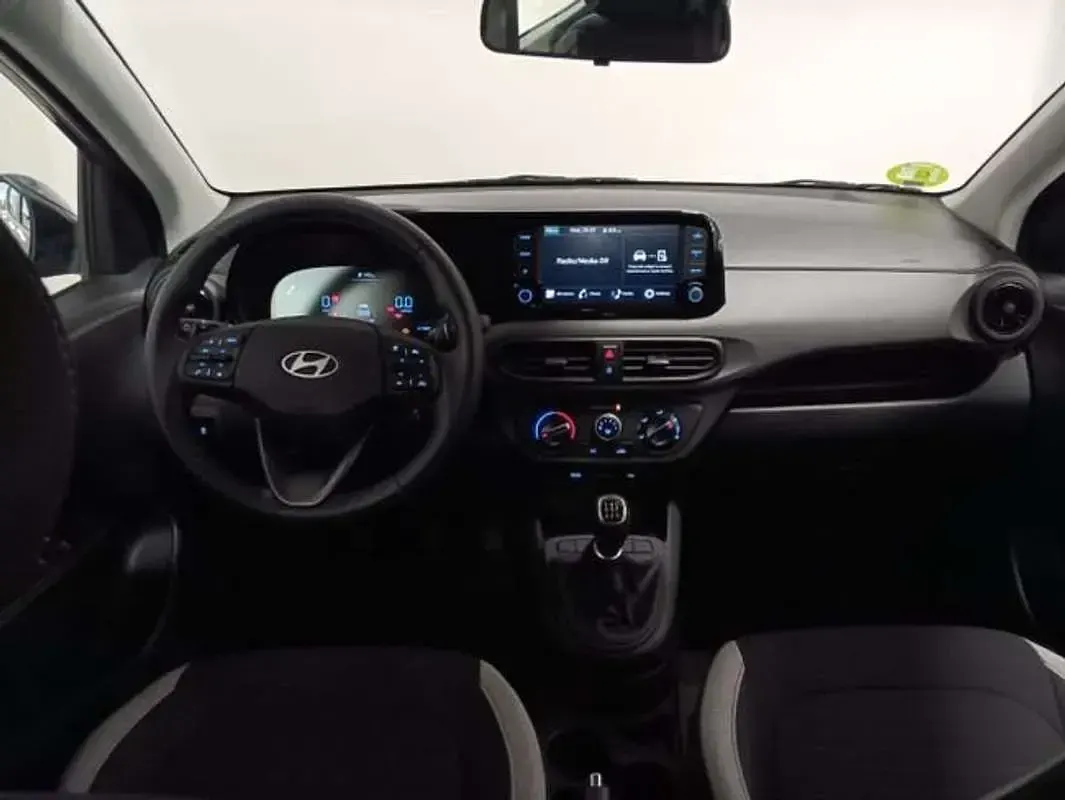 Używany Hyundai i10 84 KM (61 kW) 2023 Szary Hatchback
