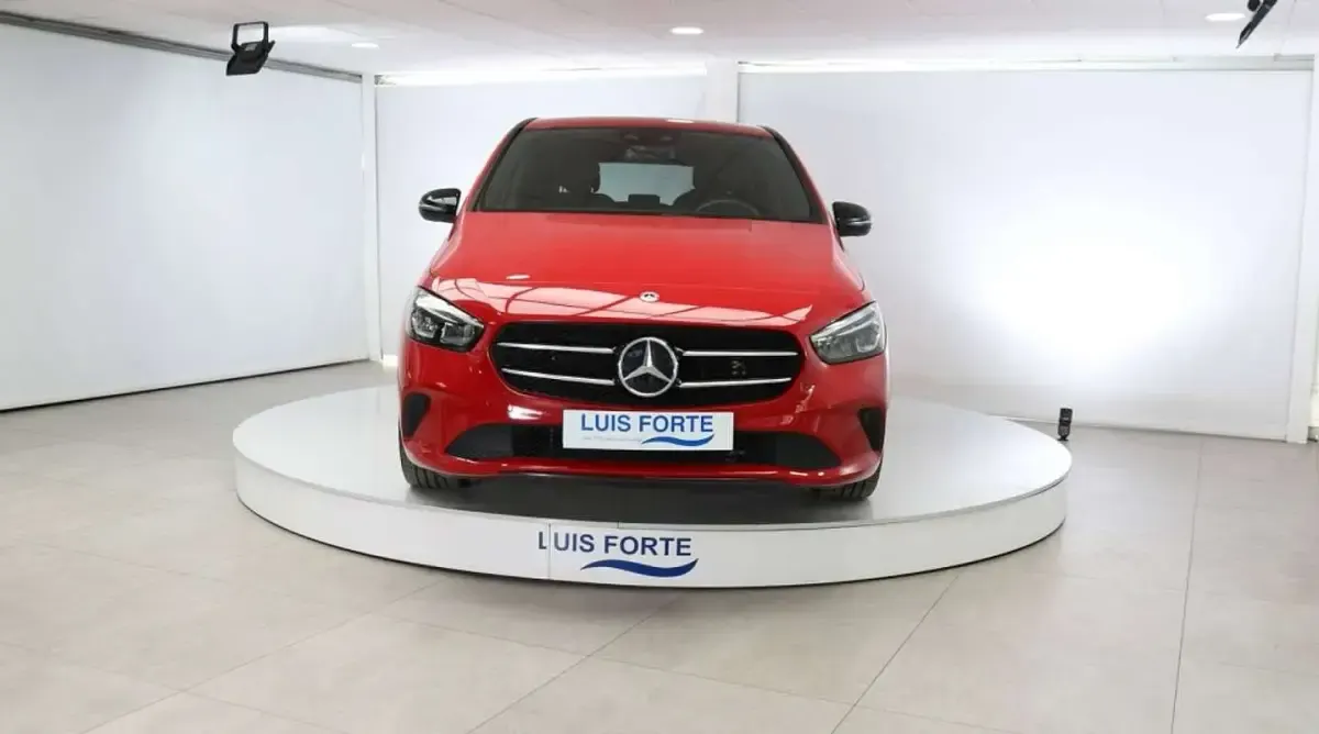 Usado Mercedes B200 150 CV (110 kW) 2019 Rojo Utilitario
