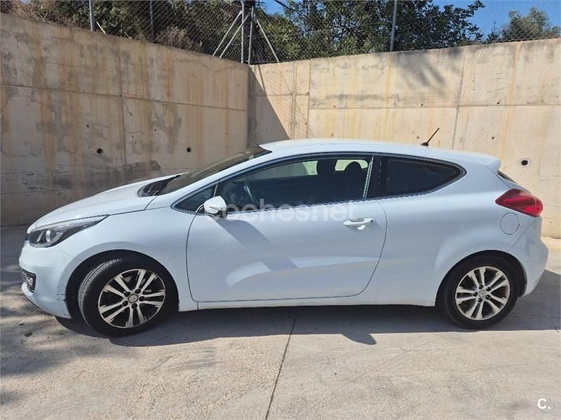 Blanco Usado 2013 Kia ProCeed Utilitario | 6900 € (Precio justo) - Imagen 1/4