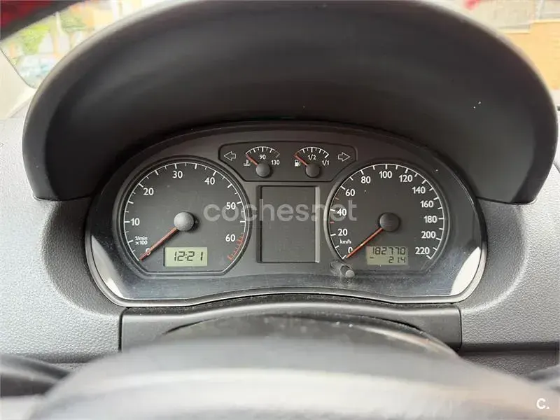 Käytetty VW Polo Trendline 75 HP (55 kW) 2004 Punainen Viistoperä