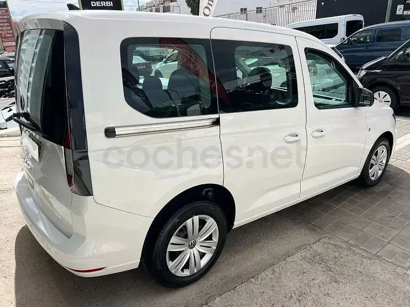 Usado VW Caddy California 102 CV (75 kW) 2024 Blanco Monovolumen