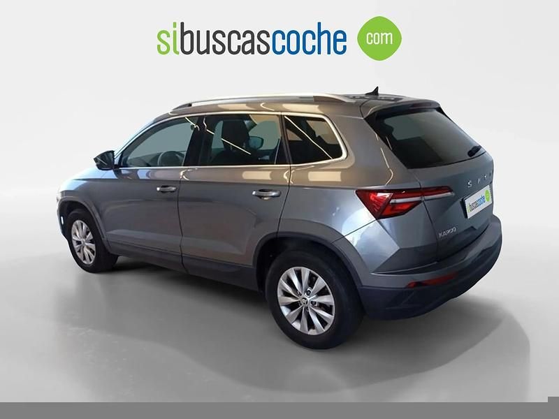 Usado Skoda Karoq Ambition 150 CV (110 kW) 2022 Gris/plata SUV