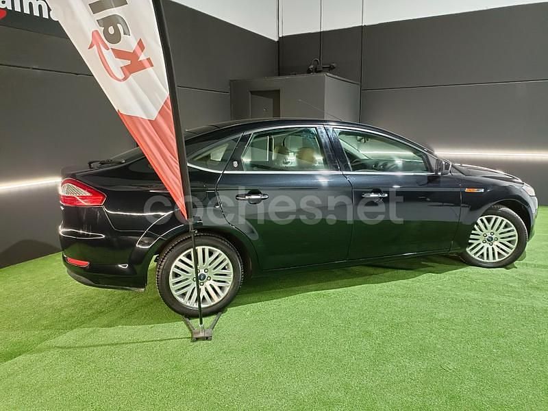 Usado Ford Mondeo Ghia 130 CV (95 kW) 2007 Negro Berlina
