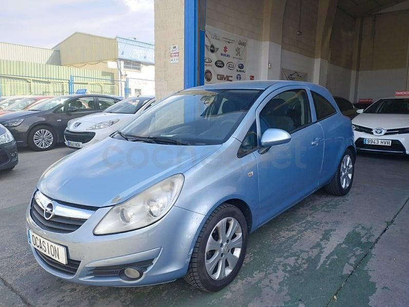 Usado Opel Corsa Essentia 75 CV (55 kW) 2008 Gris / plata Utilitario