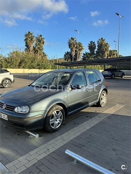 Usado VW Golf IV Highline 105 CV (77 kW) 2002 Gris / plata Familiar