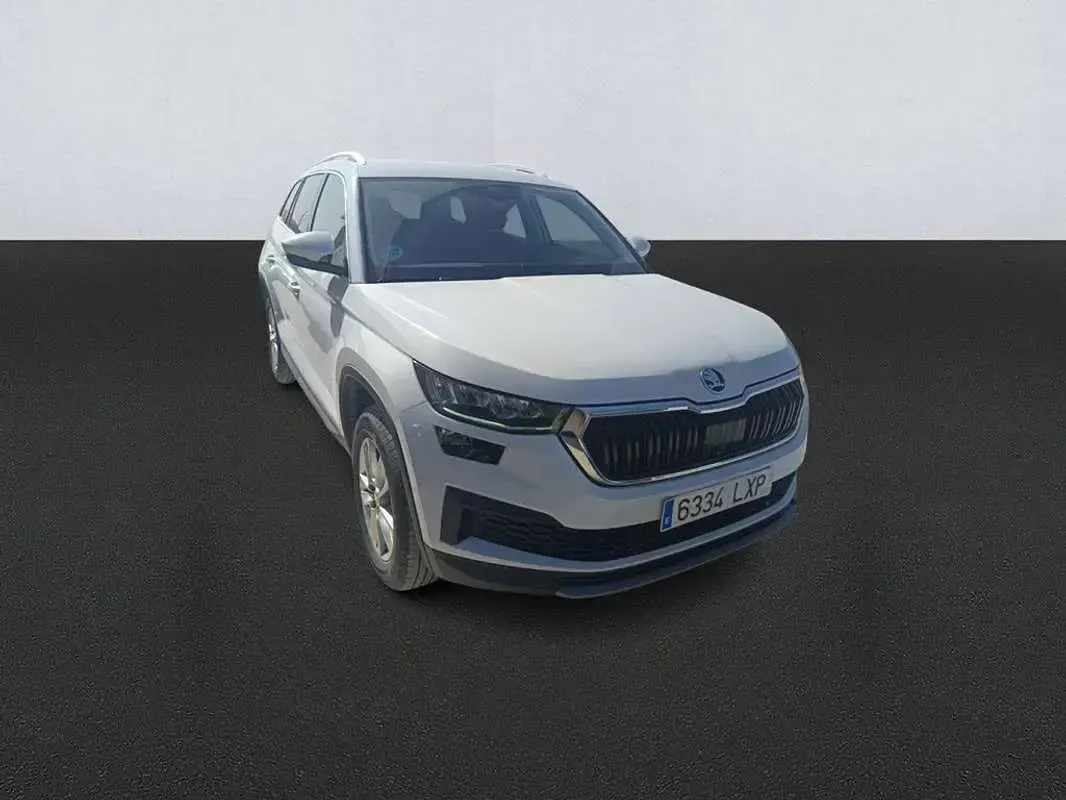 Usado Skoda Kodiaq Ambition 150 CV (110 kW) 2022 Blanco SUV