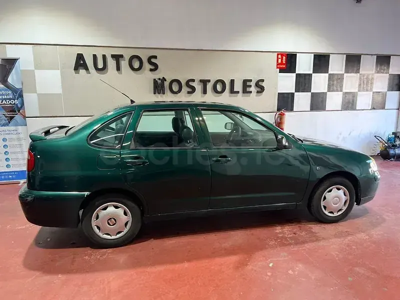 Usado Seat Cordoba Stella 68 CV (50 kW) 2001 Verde Berlina