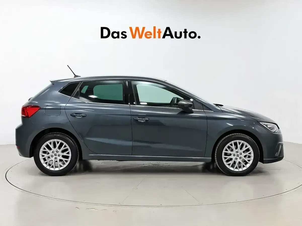 Usado Seat Ibiza XCELLENCE 115 CV (84 kW) 2025 Gris Utilitario