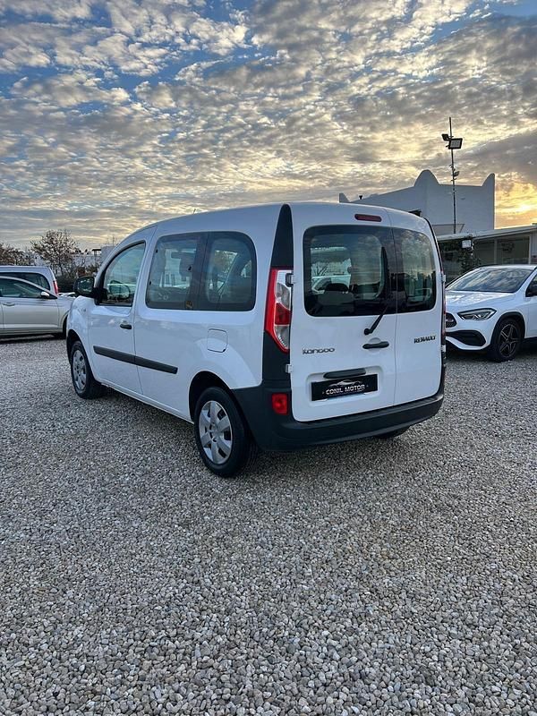 Usado Renault Kangoo 95 CV (69 kW) 2021 Blanco Familiar