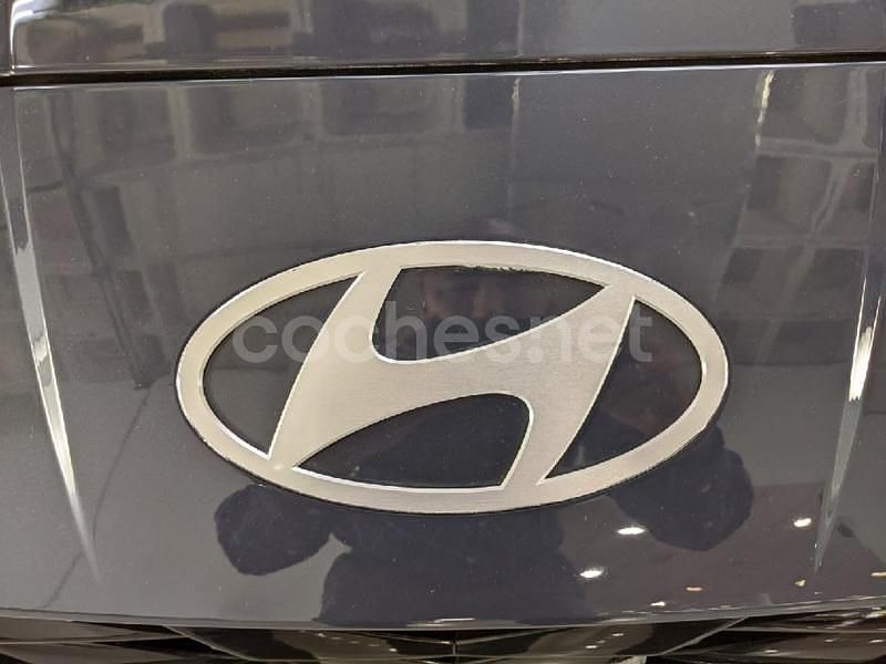 Nuevo Hyundai i20 100 CV (73 kW) 2025 Gris / plata Berlina