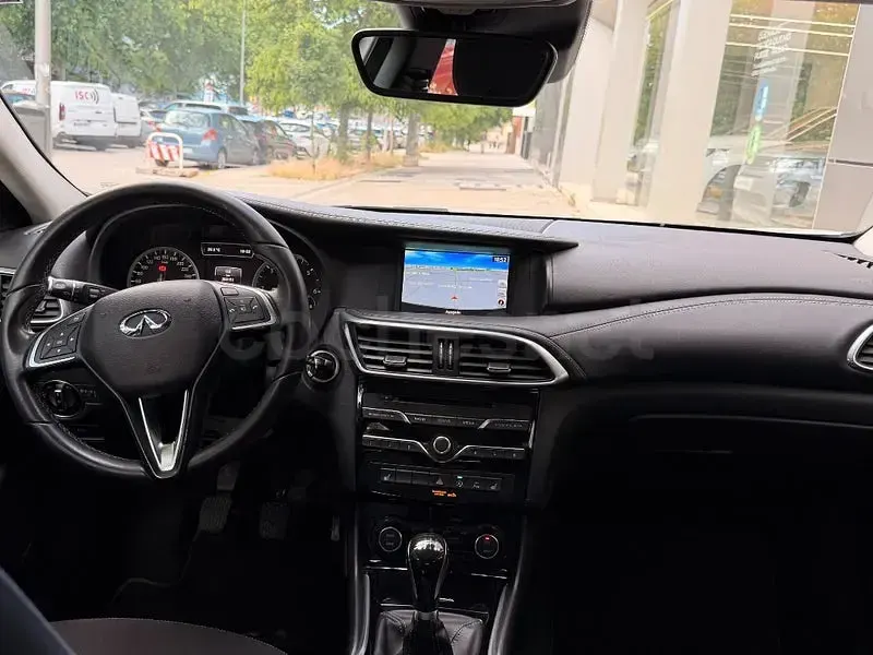 Usado Infiniti Q30 Premium 109 CV (80 kW) 2017 Blanco Berlina