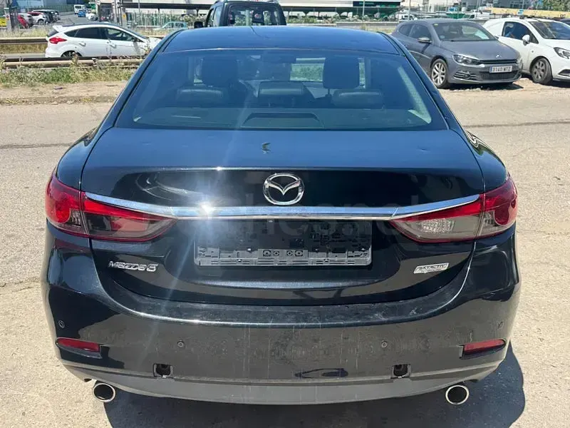 Usado Mazda 6 Luxury 150 CV (110 kW) 2014 Negro Berlina