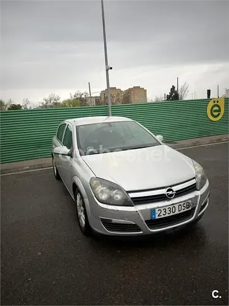 Usado Opel Astra Enjoy 100 CV (73 kW) 2005 Gris / plata Berlina