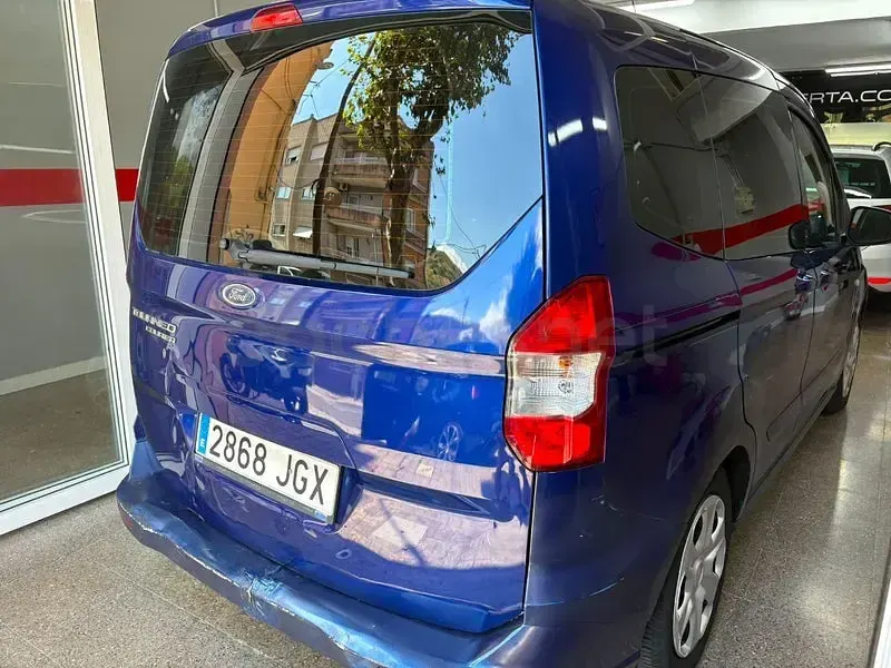 Usado Ford Tourneo Courier Trend 75 CV (55 kW) 2015 Azul Monovolumen