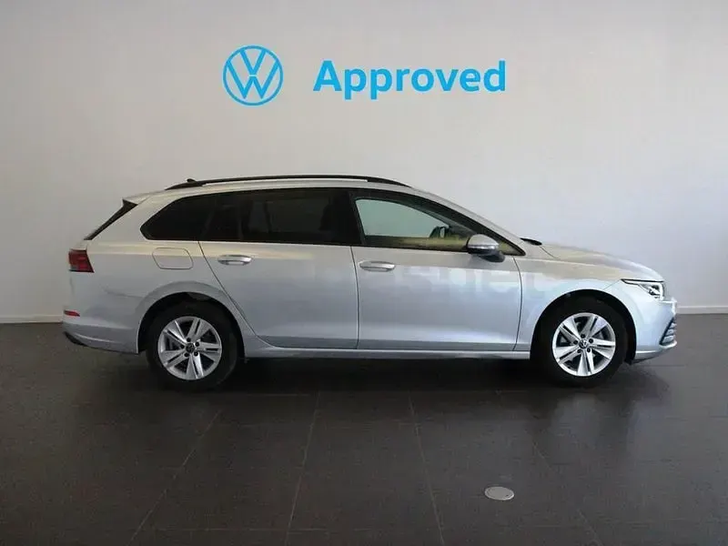 Usado VW Golf VIII Life 110 CV (80 kW) 2024 Gris / plata Familiar