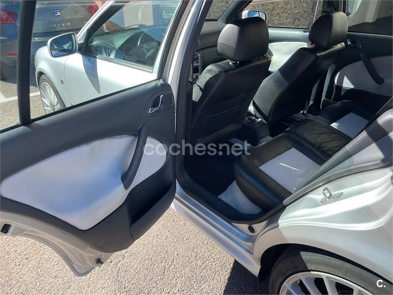 Gris / plata Usado 2002 Skoda Octavia RS Familiar | 7500 € - Imagen 1/2