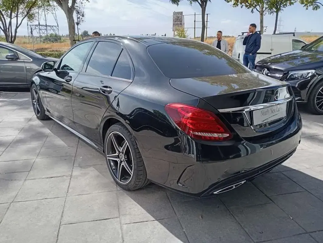 Usado Mercedes C200 136 CV (100 kW) 2018 Negro Berlina