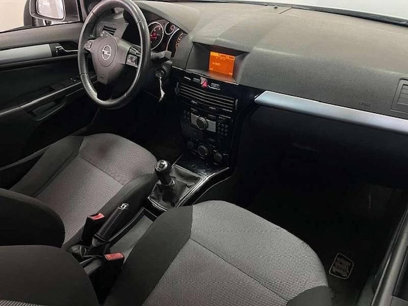 Usado Opel Astra GTC 110 CV (80 kW) 2010 Blanco Utilitario