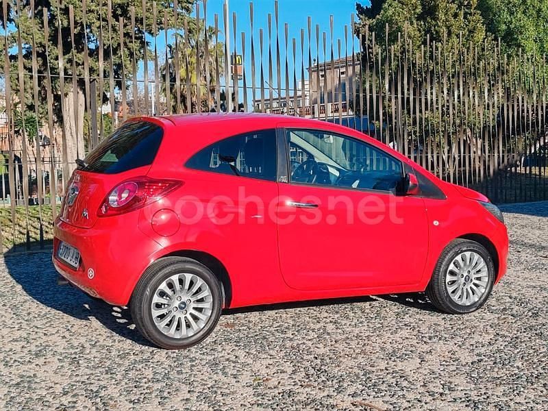 Usado Ford Ka Trend 69 CV (50 kW) 2015 Rojo Berlina