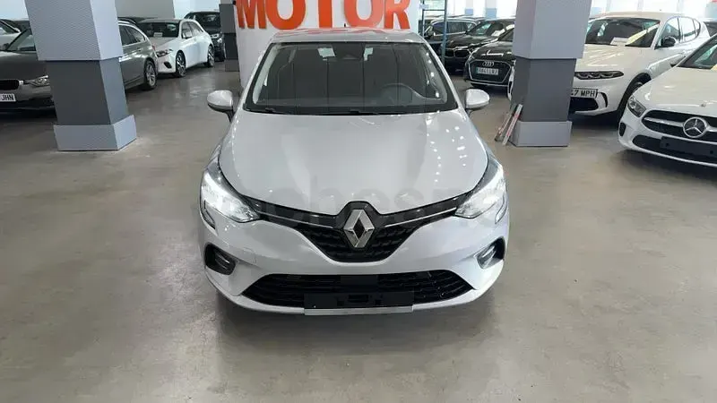 Usado Renault Clio V Techno 140 CV (102 kW) 2021 Gris / plata Berlina