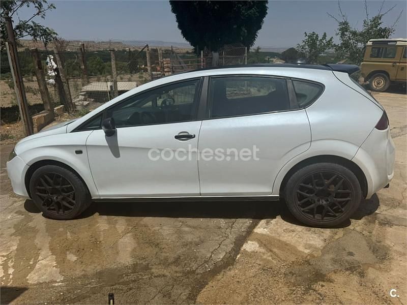 Usado Seat Leon Sport 105 CV (77 kW) 2007 Blanco Utilitario