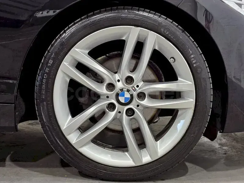 Usado BMW 116 Comfort Edition 116 CV (85 kW) 2016 Negro Utilitario