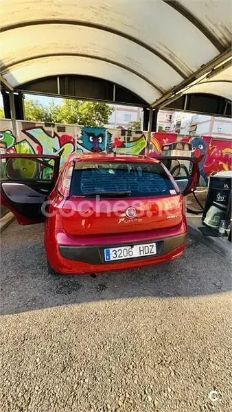 Usado Fiat Punto Evo Dynamic 95 CV (69 kW) 2011 Granate Utilitario