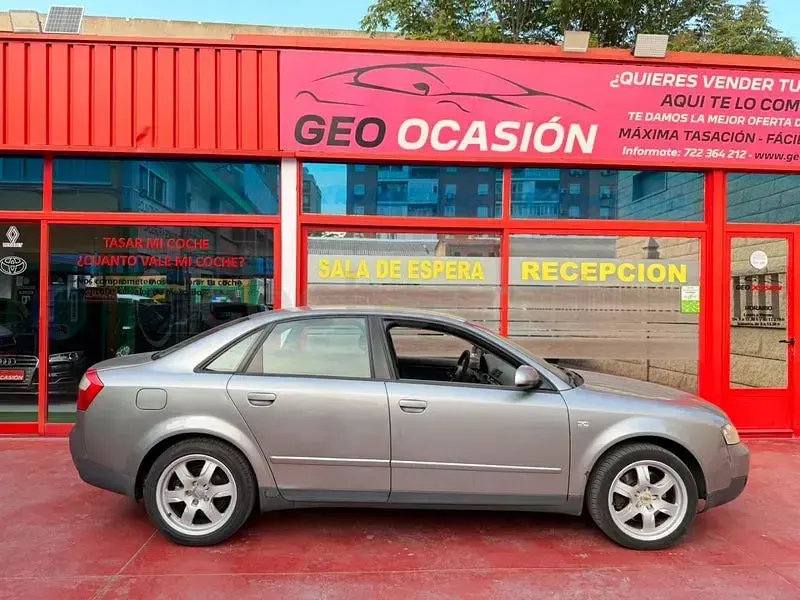 Usado Audi A4 155 CV (114 kW) 2003 Gris / plata Berlina