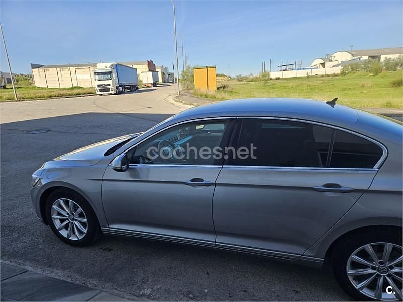 Usado VW Passat Advance 150 CV (110 kW) 2017 Gris / plata Berlina