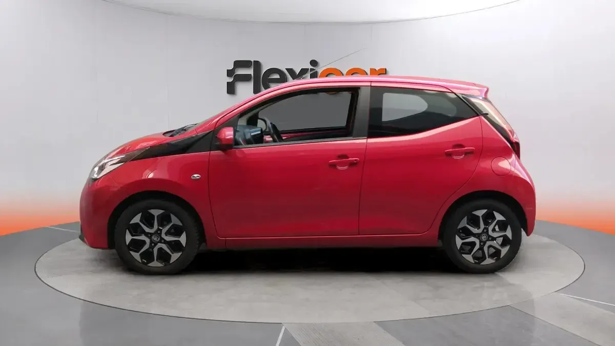 Usado Toyota Aygo X-play 72 CV (52 kW) 2019 Rojo Utilitario
