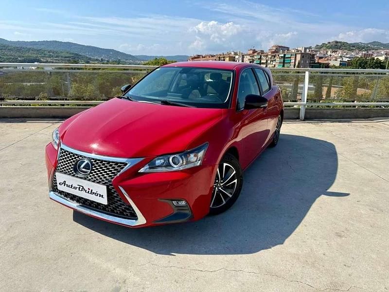 Usado Lexus CT200h Executive Line 136 CV (100 kW) 2018 Rojo Utilitario